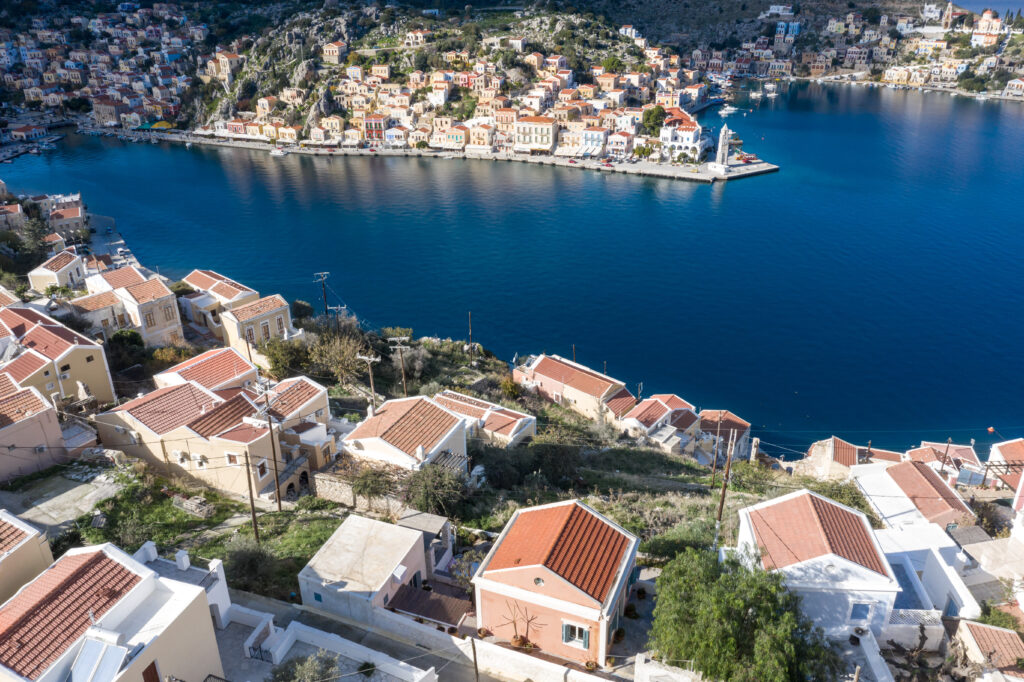 Engel & Völkers Greece Spektakulärer Blick auf den Hafen von Symi