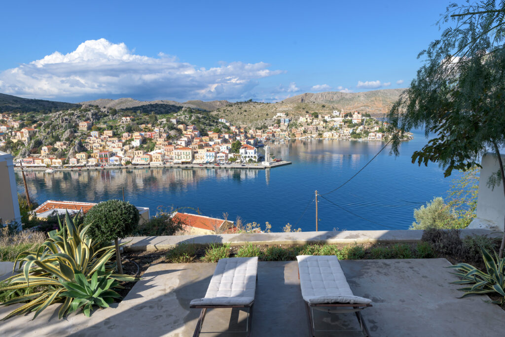 Engel & Völkers Greece Spektakulärer Blick auf den Hafen von Symi